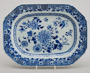 STEKFAT, porslin, Kina, Qianlong 1736-1795.