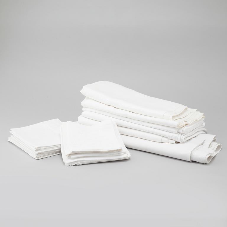30 pieces of linen, 20th century.