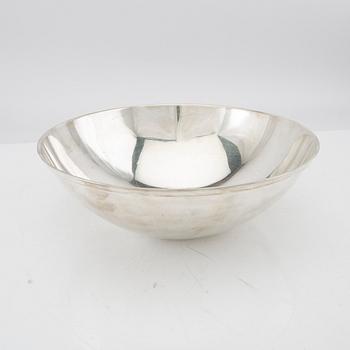 A Swedish 20th century silver bowl mark of GAB Stockholm 1932, weight 729 grams.