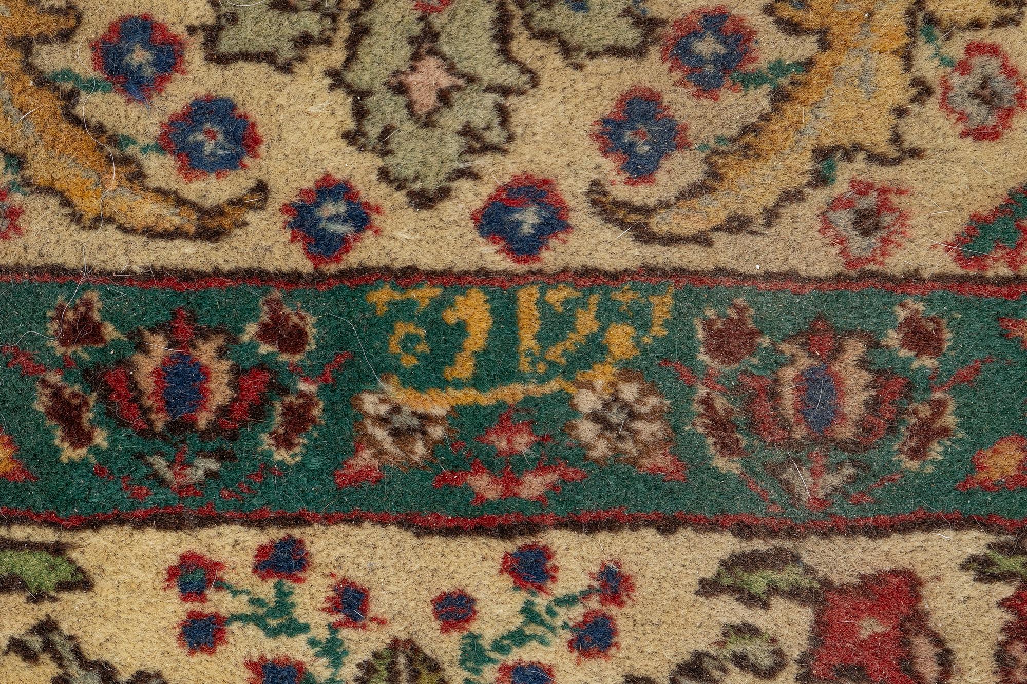 Matta, semiantik Täbris, Nordvästra Persien, ca 285 x 196 cm.