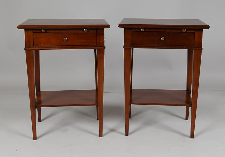 SÄNGBORD, 1 par, Richelieu, Frankrike, 1900-talets andra hälft.