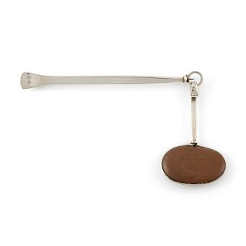 532. Vivianna Torun Bülow-Hübe, a brooch/pendant, silver with stone.