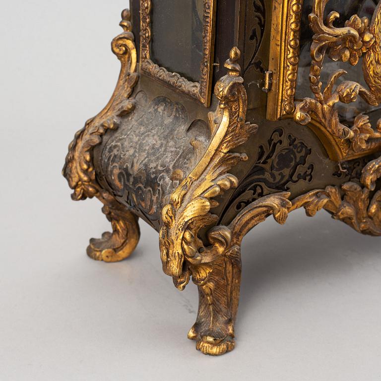 A French mantle clock, 19th century.