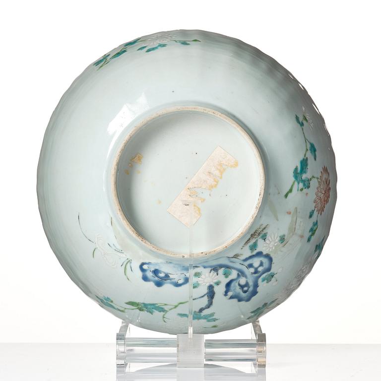 A famille rose bowl, Qing dynasty, Yongzheng (1723-35).