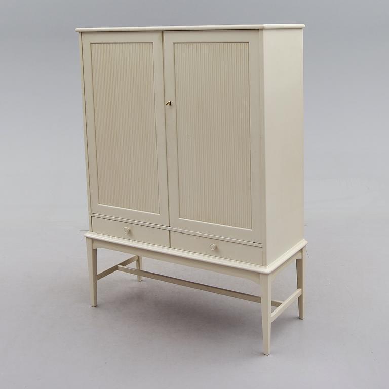 KLÄDSKÅP, gustaviansk stil, Svante Skogh, 1900-talets andra hälft.