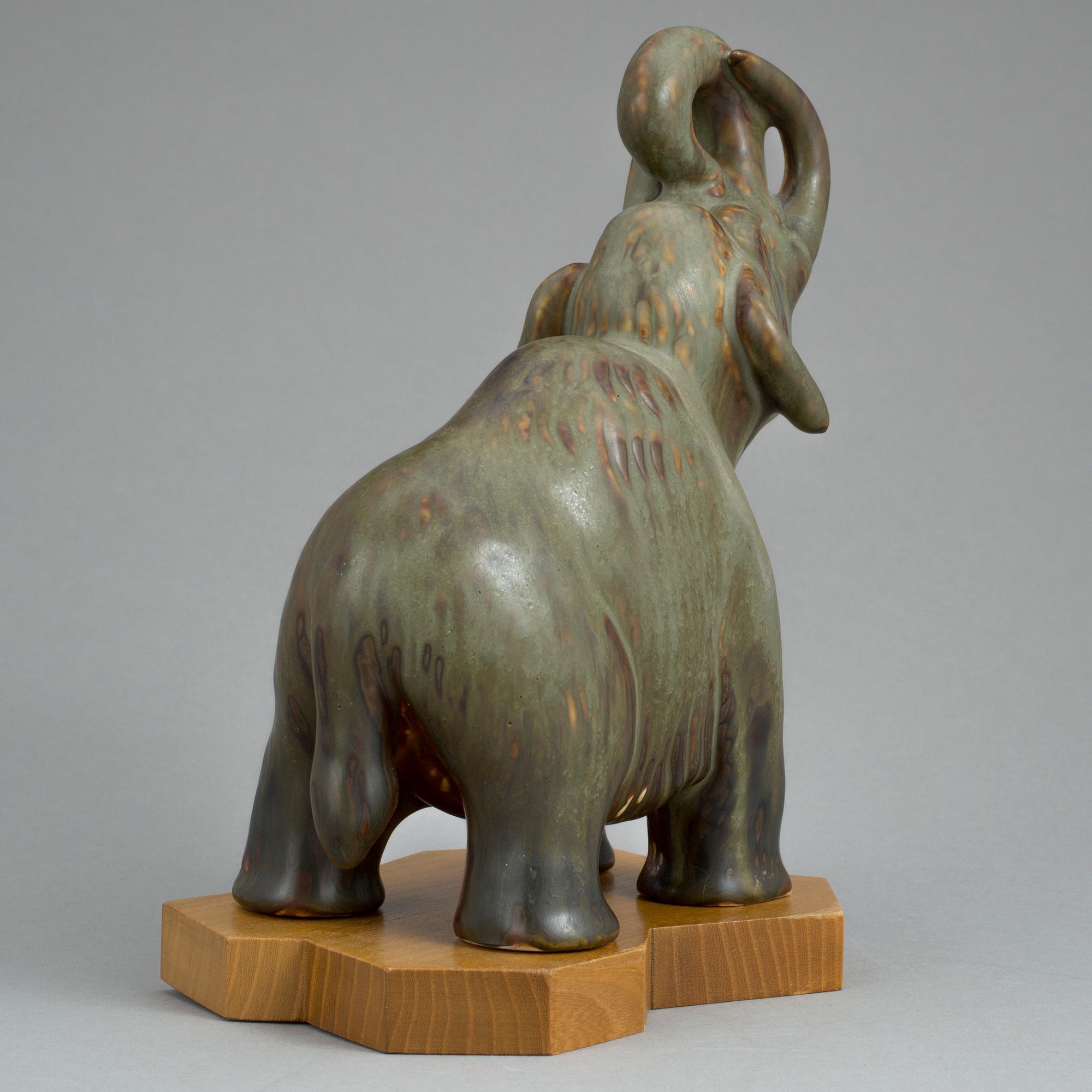 FIGURIN, stengods, Gunnar Nylund, Rörstrand, 1900-talets andra hälft.