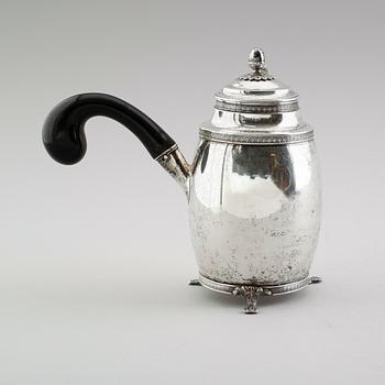 CHOKLADKANNA, silver, Johan Fredrik Björnstedt, Stockholm 1823. Vikt ca 369 gram.
