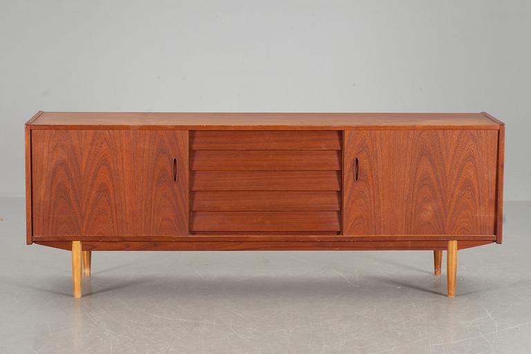 SIDEBOARD, "Trio", Nils Jonsson, Troeds, 1900-talets andra hälft.