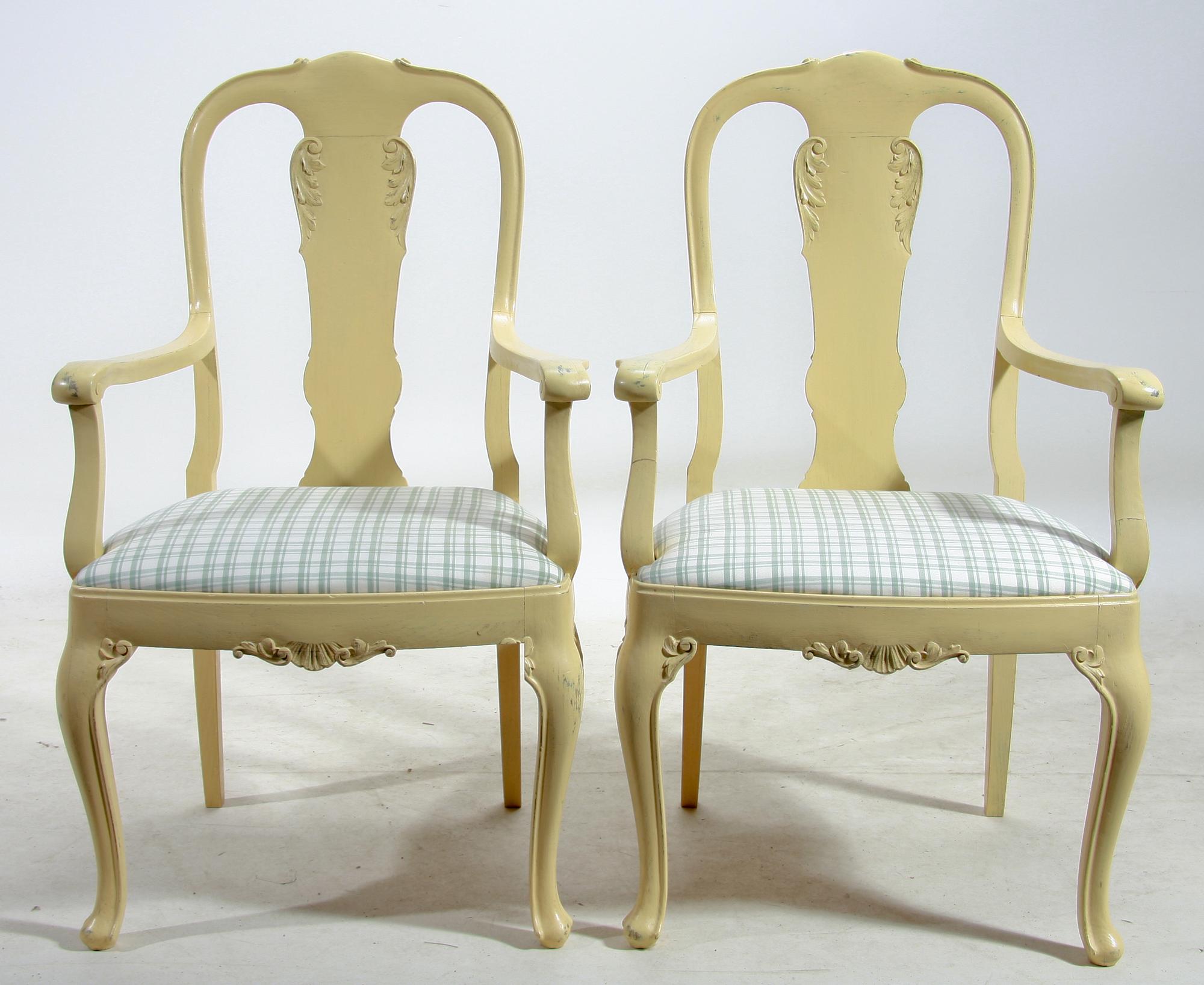 KARMSTOLAR ett par, rokokostil 1900-tal.