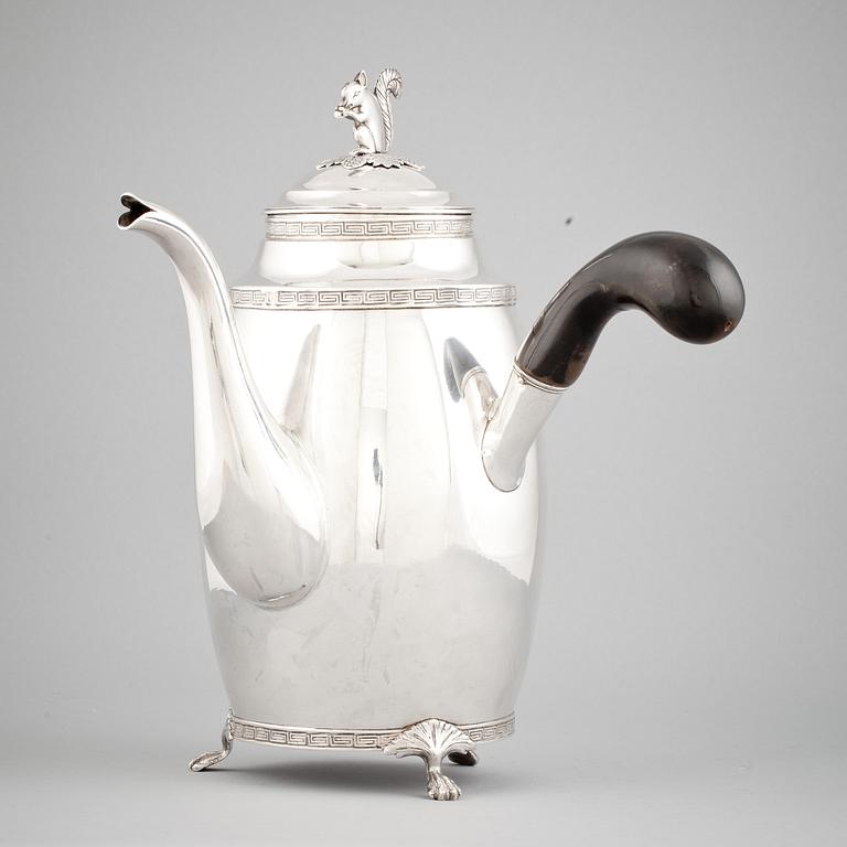 KAFFEKANNA, silver. Johan Fredrik Björnstedt, Stockholm 1817. Vikt ca 800 g.