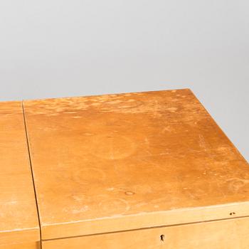 Aino Aalto, toalettbord / skrivbord,  modell 190, O.Y. Huonekalu- ja Rakennustyötehdas A.B. tidigt 1950-tal.