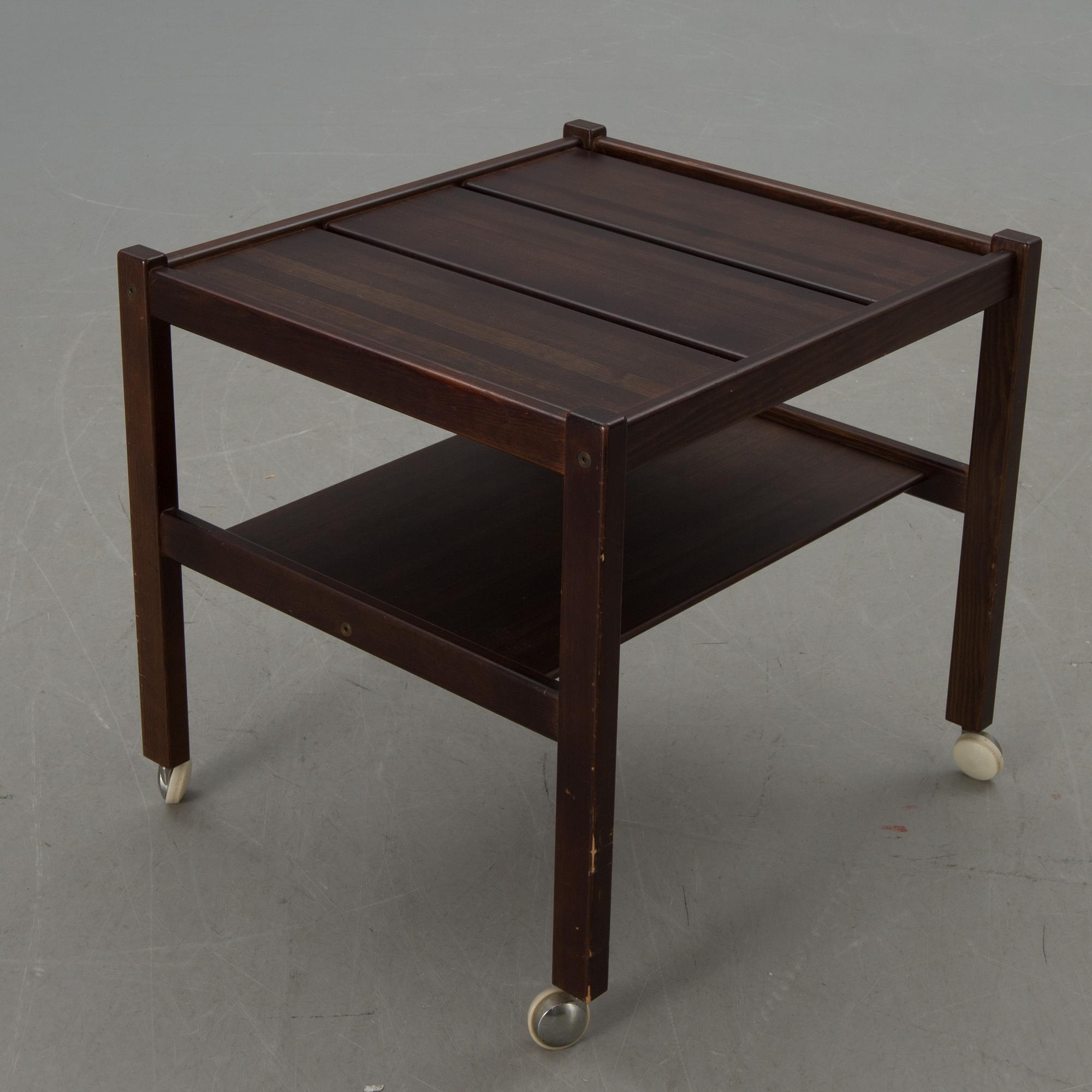 SERVERINGSBORD, Swedese Yngve Ekström.