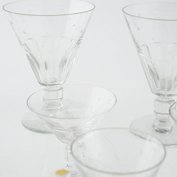 30 pieces of glass from the mid 20th century.