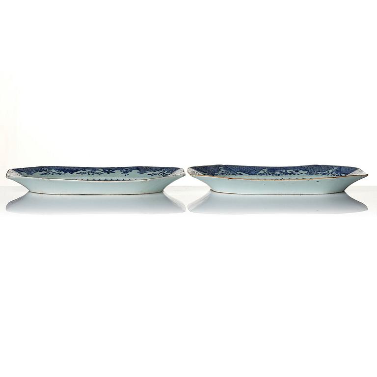A pair of blue and white porcelain serving dishes, Qing dynasty, Qianlong (1736-95).