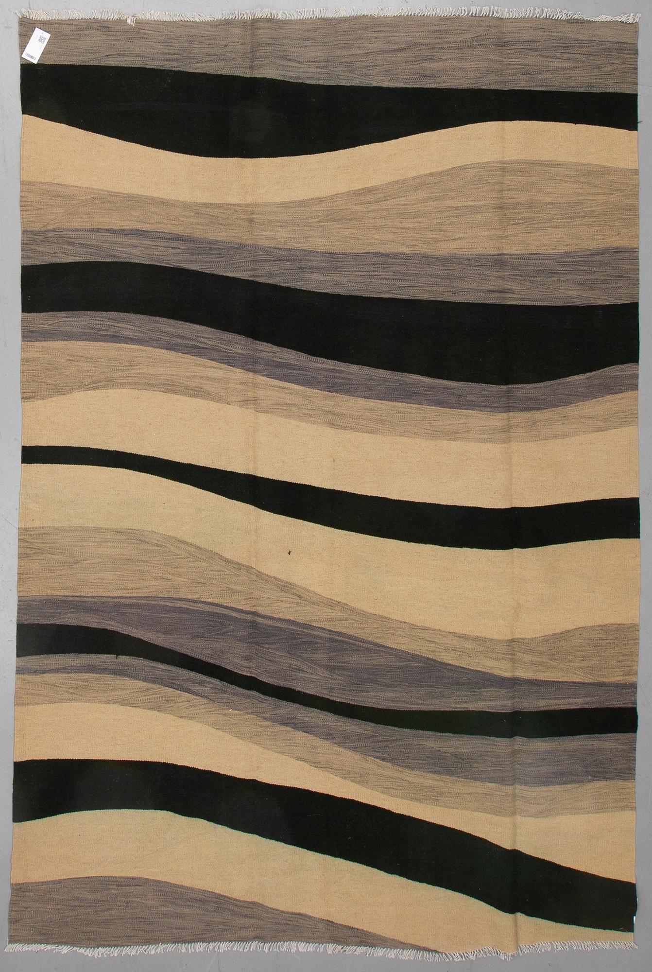 A CARPET, kilim, ca 291 x 197 cm.