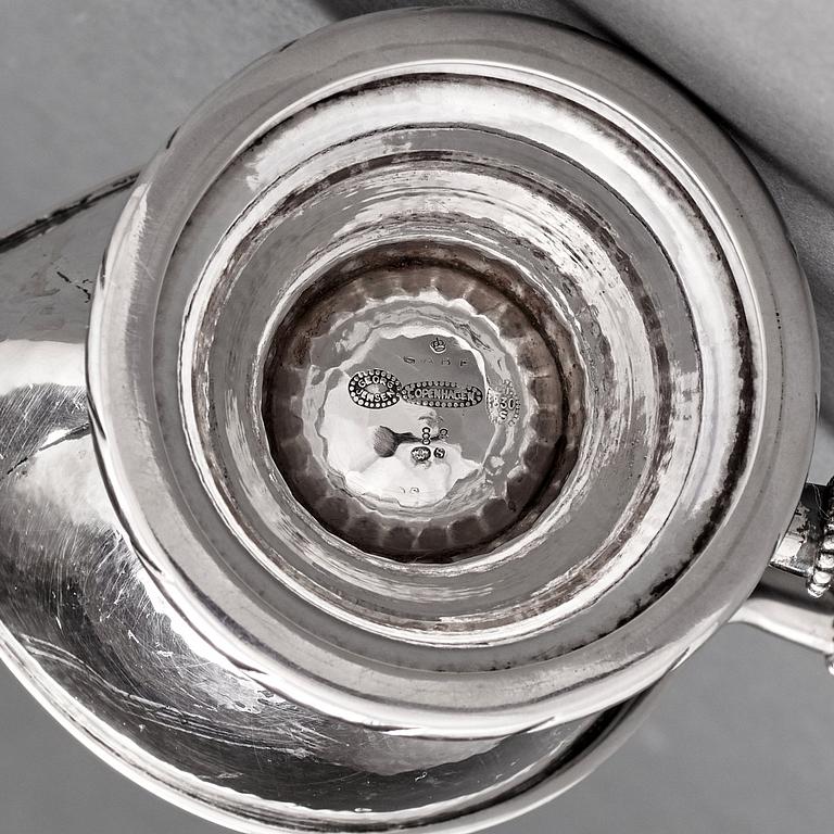 Georg Jensen, a 4 pieces coffee and tea service, Copenhagen 1915-19, 830/1000 silver. Design nr 88.