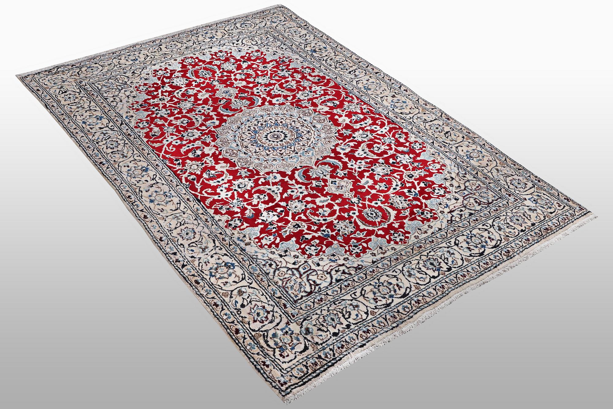 A rug, Nain, part silk, 9 LAA, ca 240 x 150 cm.