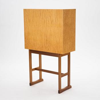 Josef Frank, a model 2215 cabinet, Firma Svenskt Tenn, post 1985.