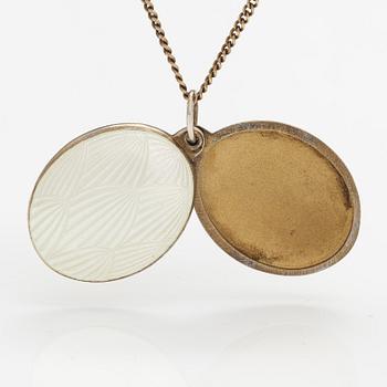 A gilded sterling silver necklace with a enameled locket. Tillander, Helsinki 1970's.
