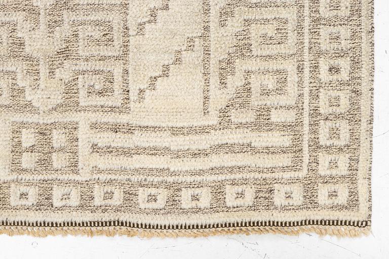 Märta Måås-Fjetterström, matta, "Vita spetsporten", flossa, signerad AB MMF, ca 220 x 136 cm.