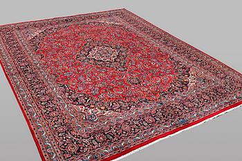 A carpet, Kashan, ca 389 x 300 cm.