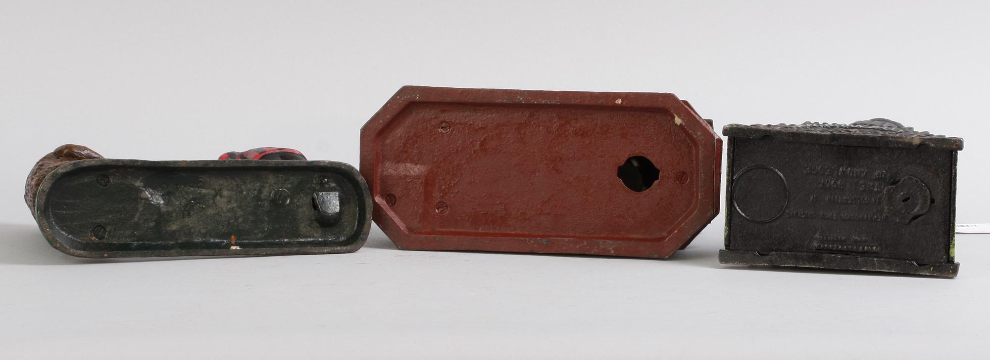 SPARBÖSSOR, 3 st, gjutjärn. 1900-tal.