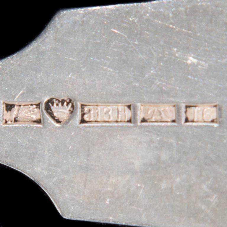 BESTICK, 82 st, silver och nysilver, "Musslan", finska stämplar, bl a Finska Guldsmeds Ab. 1923-48. Silvervikt 1576 g.