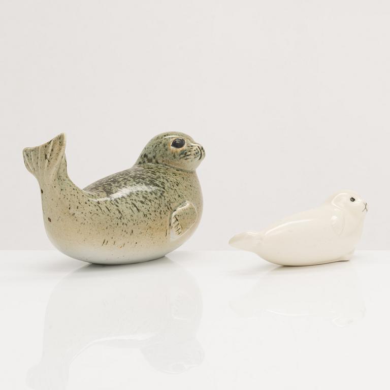 Lisa Larson, two stoneware seal-figurines, Gustavsberg, second half of the 20th century.