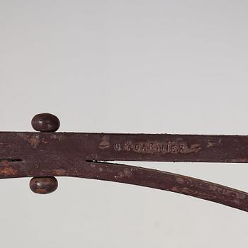 TRÄDGÅRDSMÖBLER, bestående av ett bord och stolar, 6 st, 1900-tal.