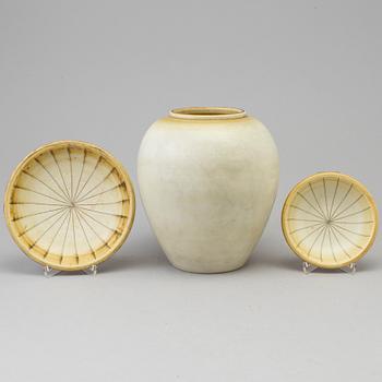 GERTRUD LÖNEGREN, a stoneware vase and two plates, Rörstrand.