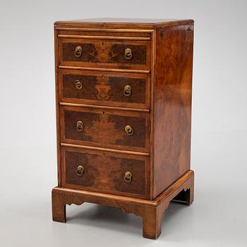 Byrå, England, 1900-tal.