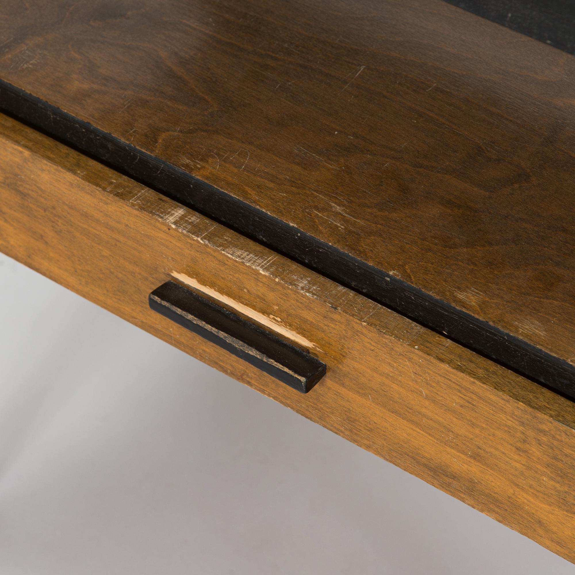 Alvar Aalto, sidobord, modell 87,  O.Y. Huonekalu- ja Rakennustyötehdas A.B. 1930/1940-tal.