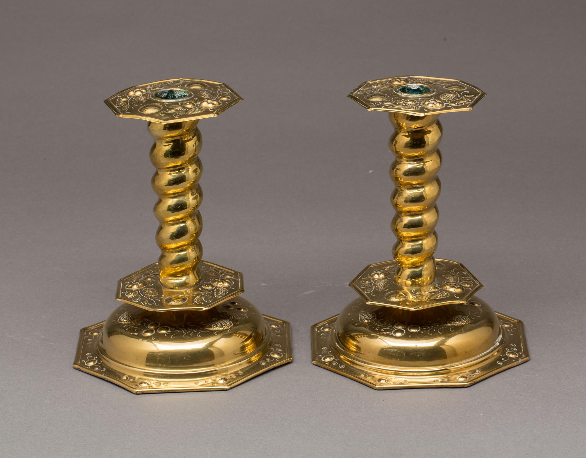 LJUSSTAKAR, barockstil, omkring, mässing.