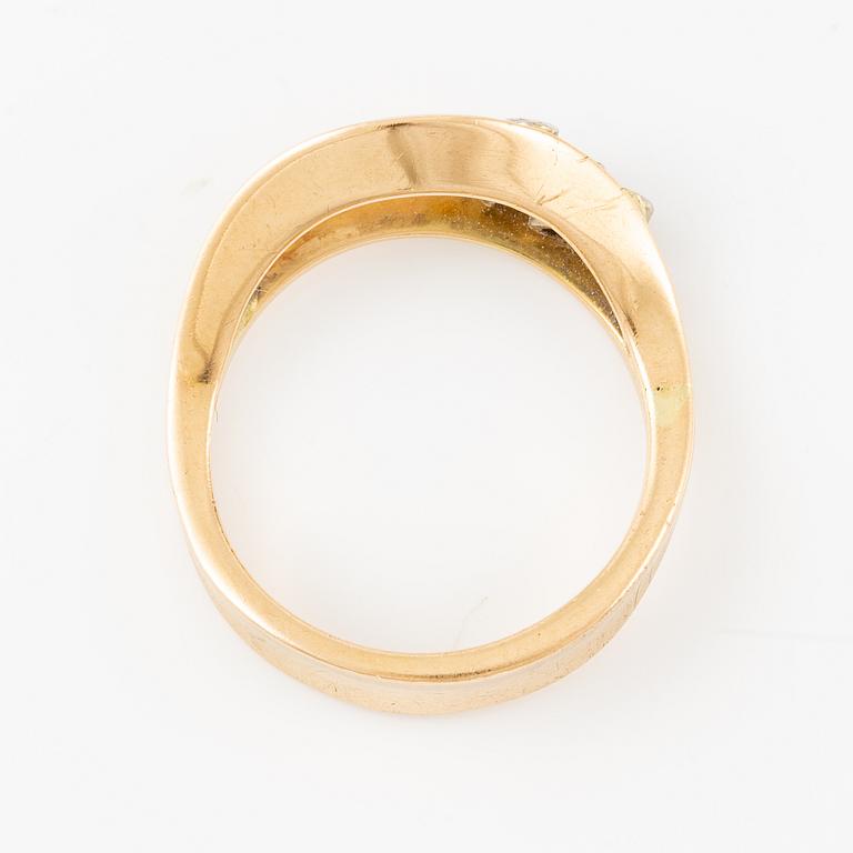 Jan Brunk, ring, 18K gold with brilliant-cut diamonds.