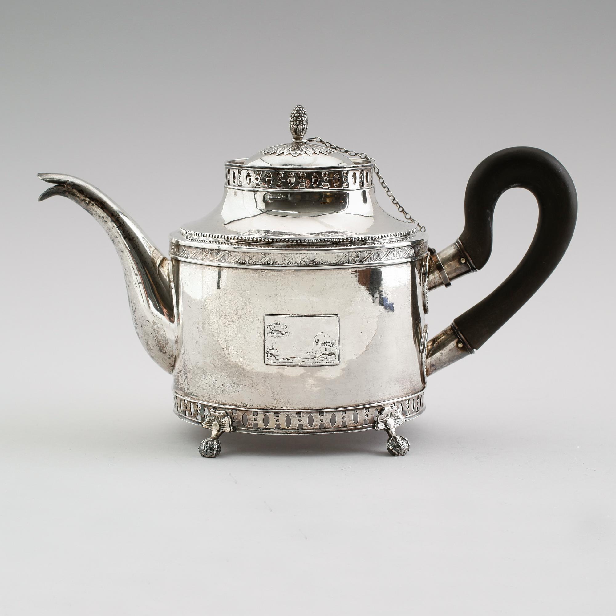 TEKANNA, silver, Olof Hagrelius, Mariefred 1820. Vikt ca 723 gram.