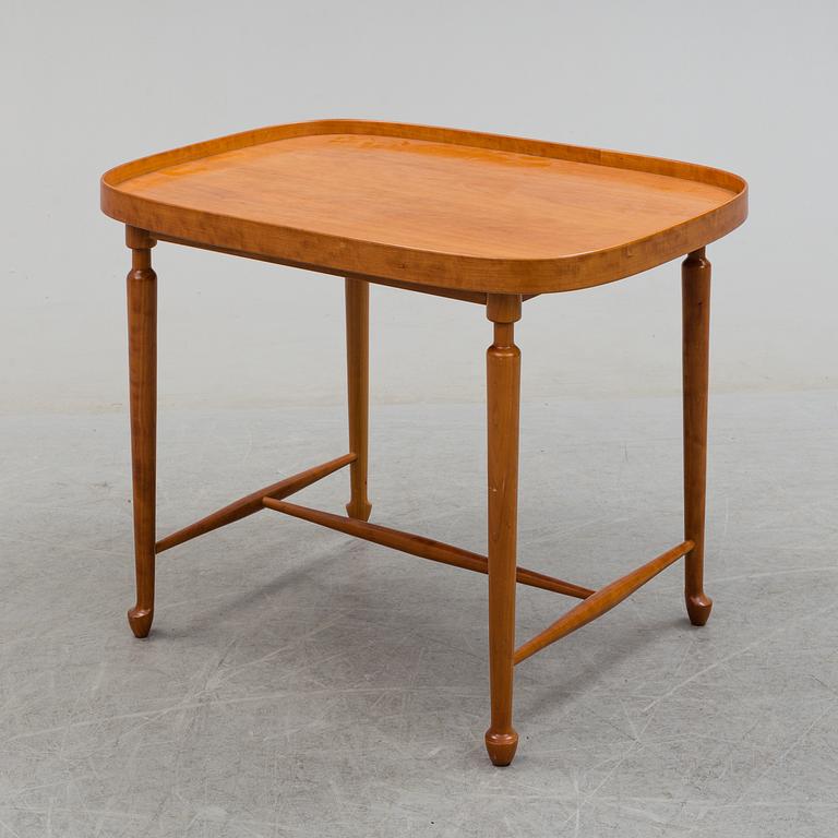 A model 974 mahogany table by Josef Frank, Svenskt Tenn, 1940's/50's.