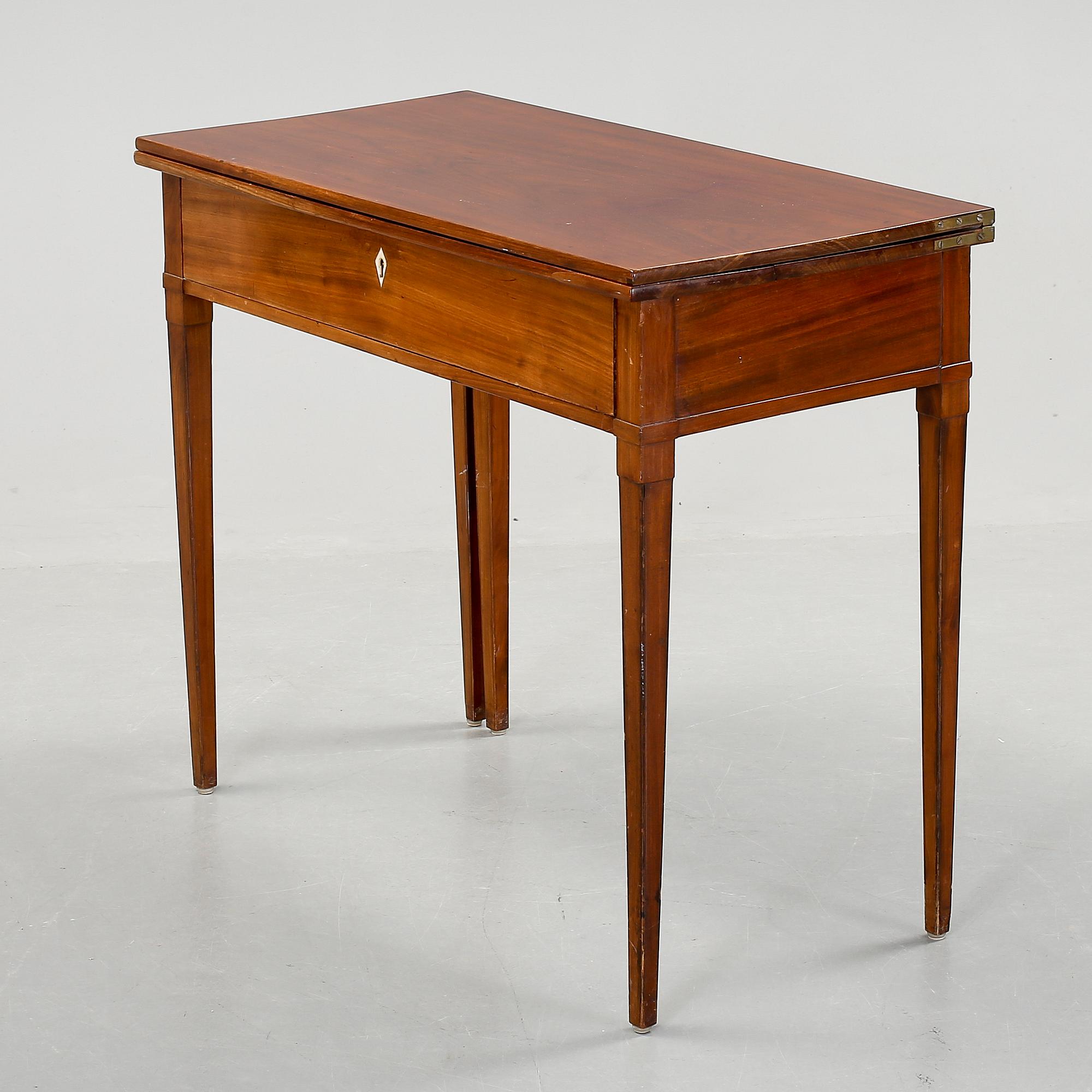 SPELBORD, sengustavianskt, Johan Petter Berg (mästare och hovschatullmakare i Stockholm 1802-16).