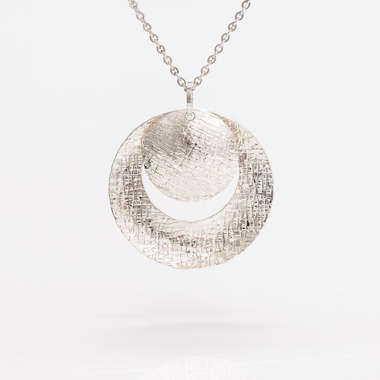 Elis Kauppi, A sterling silver necklace. Kupittaan kulta, Turku 1973.