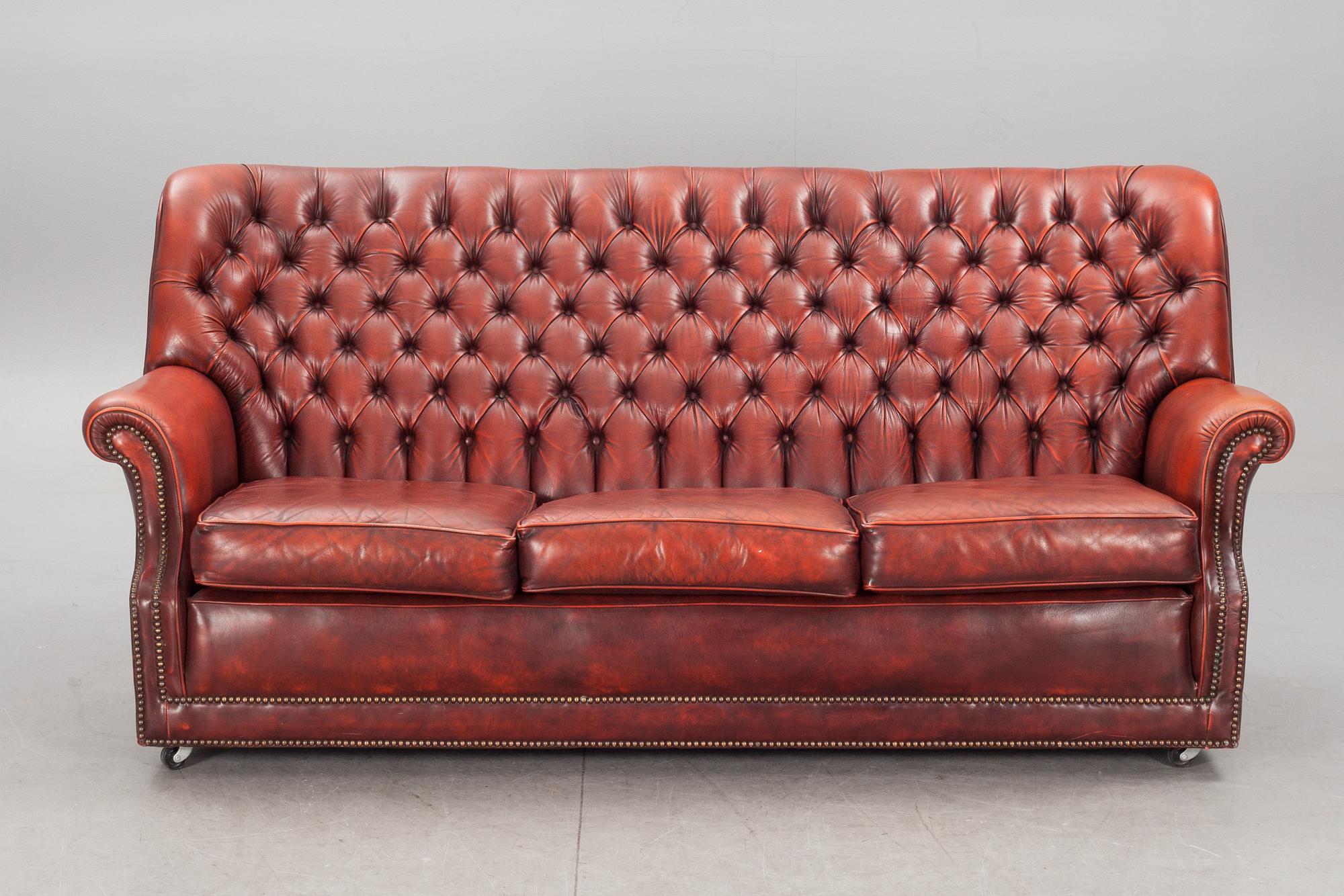 SOFFA, Chesterfieldmodell. England, 1900-talets slut.