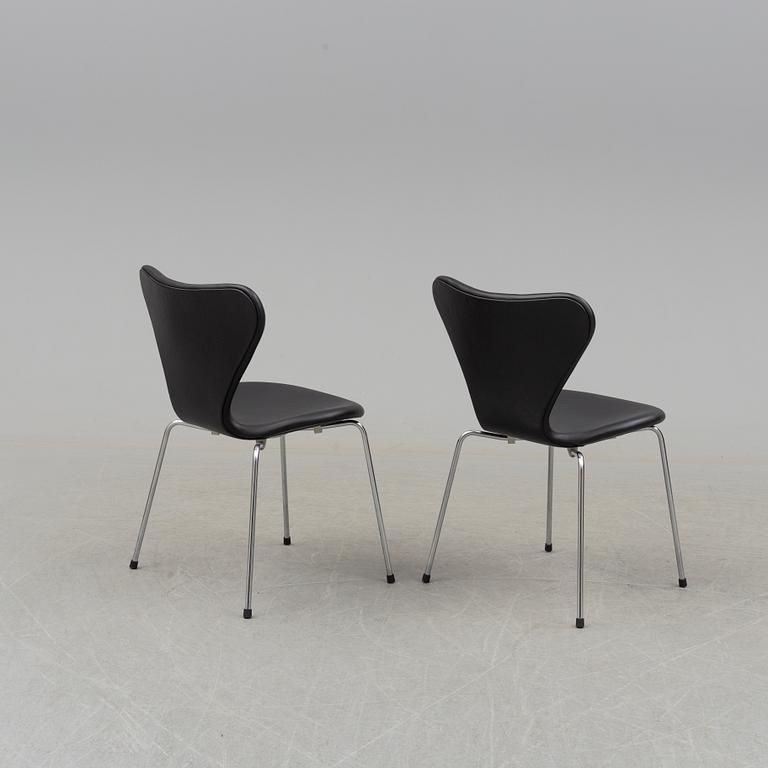 a set of six 'Sjuan' leather chairs by Arne Jacobsen, for Fritz Hansen.
