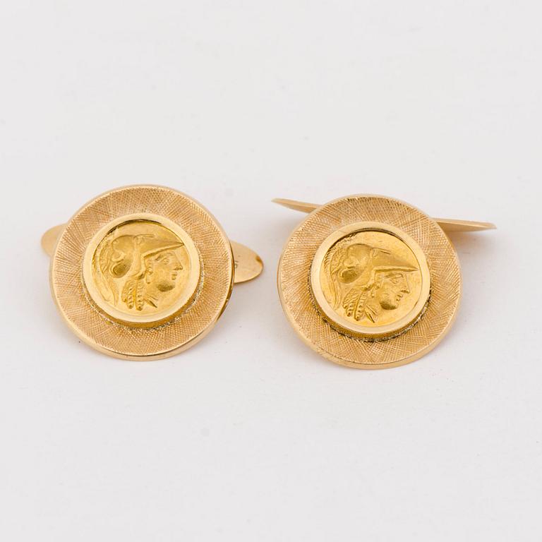 A PAIR OF CUFFLINKS, 18K gold, gold coin imitations.