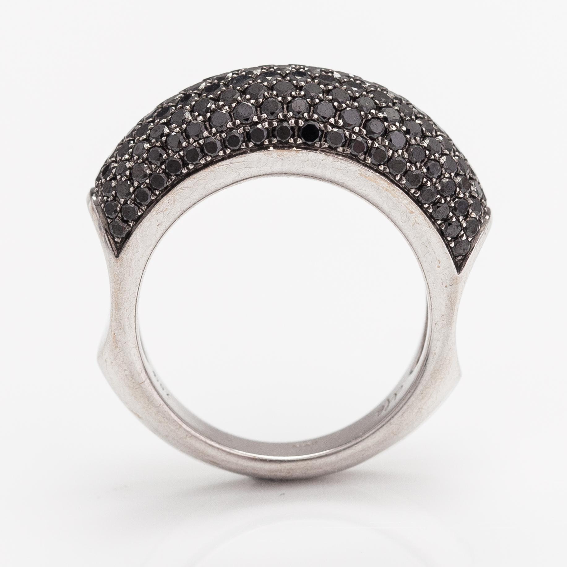An 18K white gold ring with black diamonds ca. 1.70 ct in total.