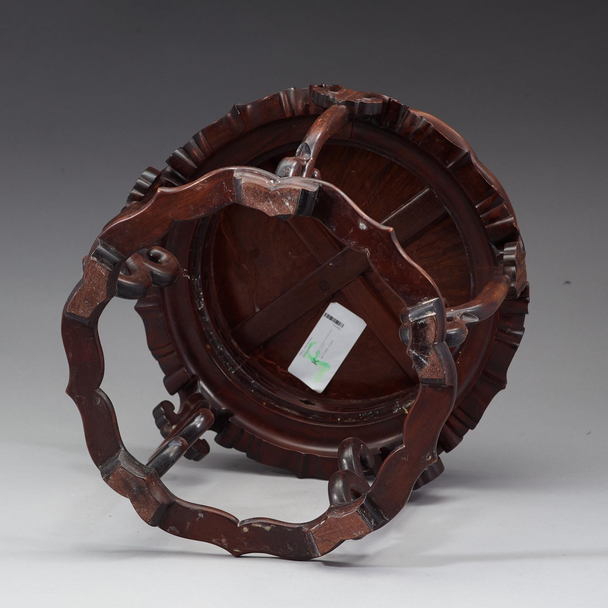 PALL, hardwood. Qingdynastin (1644-1912).