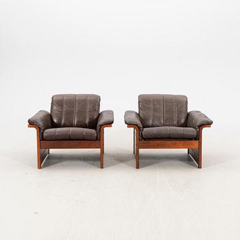 A pair of 1970s leather armchairs.