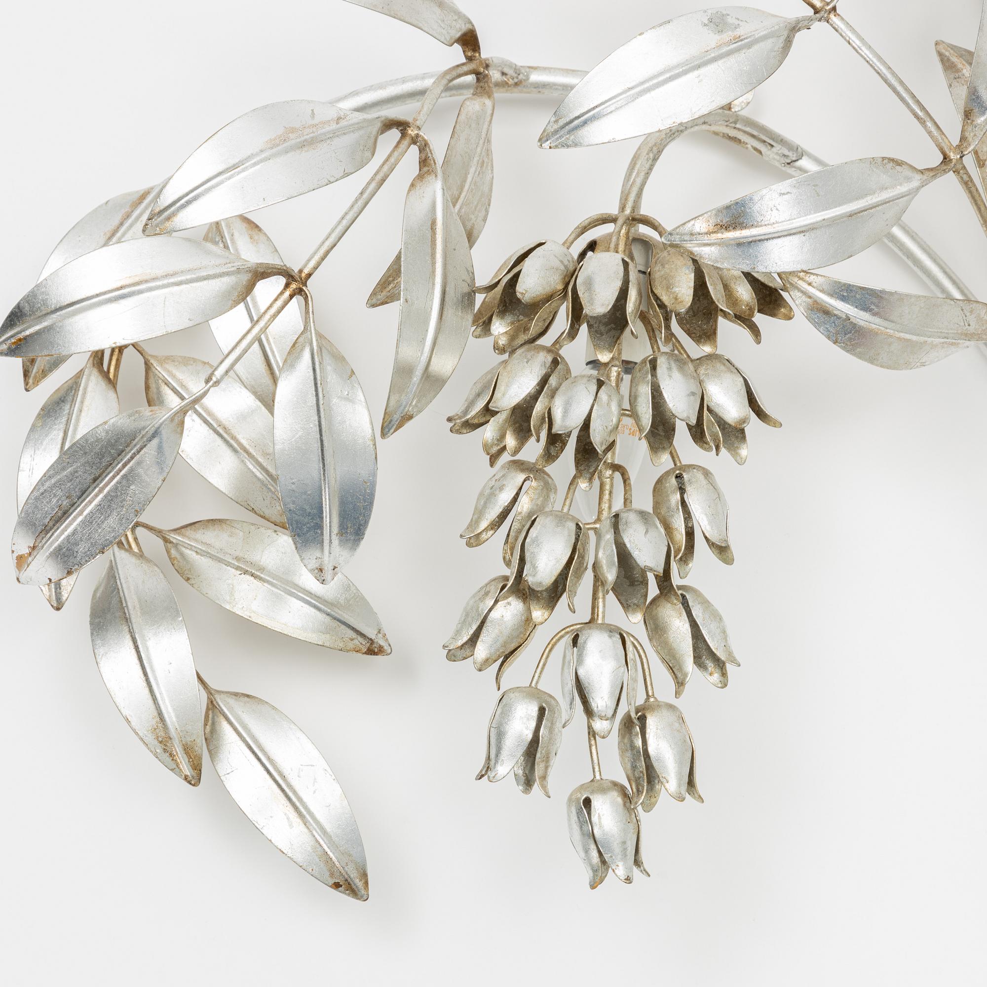 A floral wall lamp, probably Italy, second half of the 20th Century.