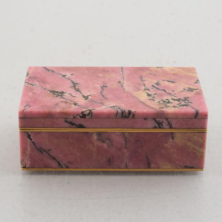 A rhodonite box, 20th century.