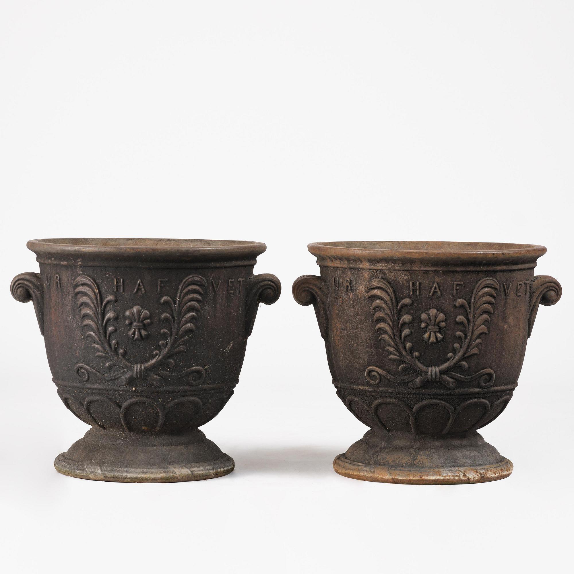 Ivar Johnsson, a pair of "Venus" cast iron urns, Näfveqvarns bruk, Swedish Grace.