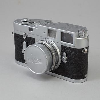 A Chrome body Leica M2 no 1104544 from Wetzlar 1965. With Summicron f=5 cm 1:2.