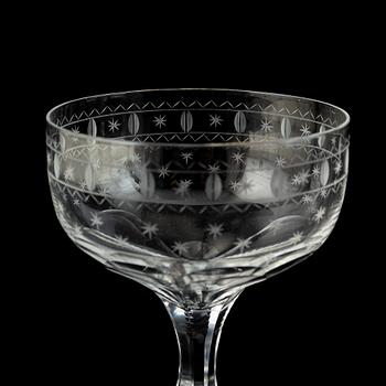 A 58-piece glasservice.