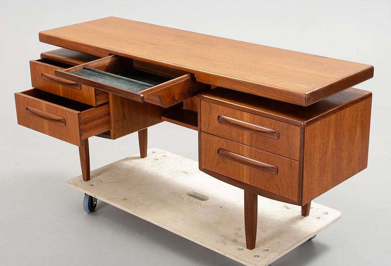 SIDEBOARD / SKRIVBORD, "G-Plan", omkring 1900-talets mitt.